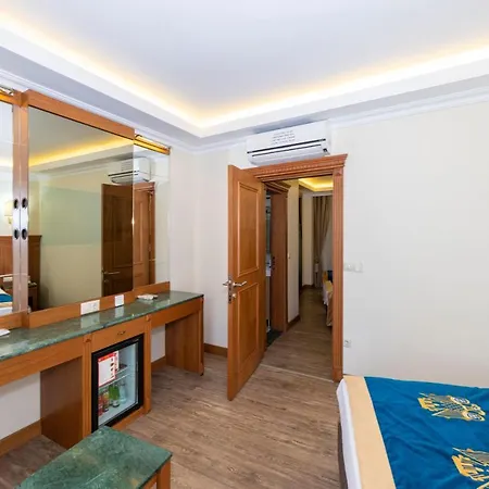 Byzantium Comfort מלון 3*